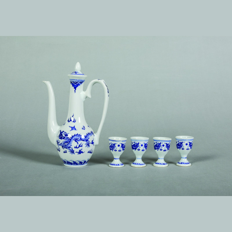 青花双龙酒具